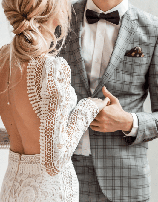 Mann im Hochzeitsanzug bei Céleste-Brautmoden in Bahlingen-Freiburg gekauft